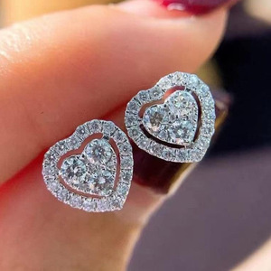 Orecchini a cuore per donna, stile pavé scintillante, gioielli per le orecchie alla moda e dolci - Product Image 1