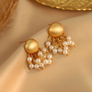 Pendientes de Botón Geométricos de Estilo Retro Francés, Chapados en Oro de 18K de Alta Gama, con Perlas de Corte Princesa y Borla, Regalo para Mujer - Product Image 3