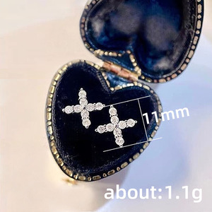 Orecchini a Perno a Forma di X con Cristalli per Donne, Accessori di Moda Minimalisti ed Eleganti per Uso Quotidiano - Product Image 4