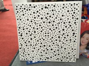 Plaques de <span class=keywords><strong>plafond</strong></span> en métal creux <span class=keywords><strong>600x600</strong></span>, bande ignifuge, grille de <span class=keywords><strong>plafond</strong></span> en alliage d'aluminium perforée, panneau décoratif, plaques à clips - Product Image 1