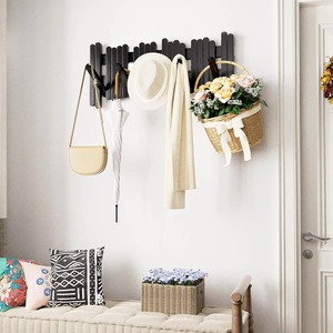 Perchero de pared simple con 5 ganchos abatibles hacia abajo para sala de estar y entrada. - Product Image 2