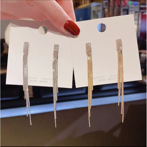 ต่างหูแบบติดหู Tiyo Tassel ทำจากโลหะผสมสังกะสี ชุบทอง 14K ประดับเพชรซิร์คอนแบบฝังละเอียด สไตล์วินเทจ เหมาะสำหรับงานปาร์ตี้และแฟชั่น - Product Image 5