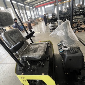 Mini-excavatrice hydraulique sur chenilles de 1 tonne à prix abordable, facile à utiliser et à entretenir - Product Image 5