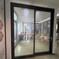 Porte coulissante en verre à cadre en aluminium à rupture de pont thermique, design résistant au vent et aux intempéries pour application extérieure de maison moderne