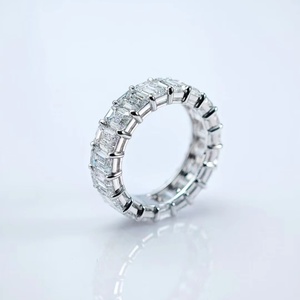 แหวนเพชรทรงเหลี่ยมมรกต Qinglong Jewelry ทองคำขาว 18K ประดับเพชรเพาะเลี้ยงแบบ Pave ชุบโรเดียม รับรองโดย IGI สำหรับงานแต่งงาน - Product Image 5