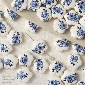 Cuentas <span class=keywords><strong>de</strong></span> cerámica <span class=keywords><strong>de</strong></span> flor <span class=keywords><strong>de</strong></span> ciruelo <span class=keywords><strong>de</strong></span> porcelana blanca y azul <span class=keywords><strong>de</strong></span> estilo chino Retro hechas a mano, nuevos accesorios <span class=keywords><strong>de</strong></span> joyería DIY, cuentas sueltas al por mayor - Product Image 4