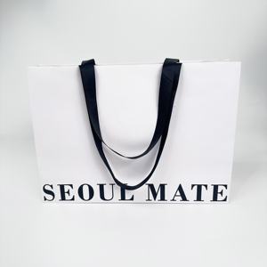 Bolsa <span class=keywords><strong>de</strong></span> Papel Blanca Resistente a la Humedad, Ecológica, con Logotipo Grabado Personalizado, Asa <span class=keywords><strong>de</strong></span> Cinta, Estilo <span class=keywords><strong>de</strong></span> Lujo para Compras <span class=keywords><strong>de</strong></span> Ropa - Product Image 5