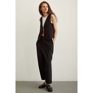 Pantalones Rectos Minimalistas de Cintura Alta Negros para Mujer - Product Image 6