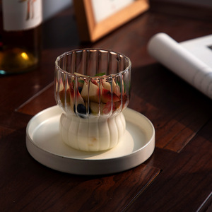 Vaso de cristal con diseño floral para café, agua, zumo, uso en el desayuno. - Product Image 2