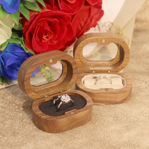 Caja de Joyería Ovalada de Madera Maciza de Nogal con Ventana de Acrílico para Anillos de Compromiso - Product Image 2