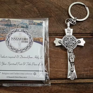 Venta al por mayor San Benito Cruz Llavero Cristiano Católico Crucifijo Medalla Llavero Jerusalén Encanto Metal Navidad Artesanía Regalos - Product Image 6