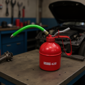 Bidón de aceite Usag 420 con manguera verde para lubricación automotriz - Product Image 3