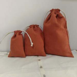 Bolsa de Terciopelo Negra Personalizada para Joyería y Gafas, con Característica Reciclable y Logotipo Incluido - Product Image 3