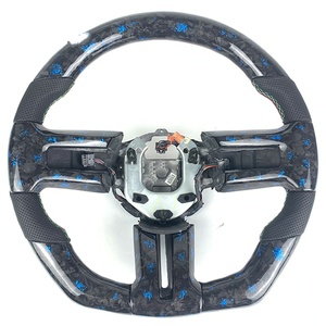 Volant en fibre de carbone noir pour Ford <span class=keywords><strong>Mustang</strong></span> 2015 2016 2018 2020 2023 avec écran LED, livraison directe d'usine - Product Image 4