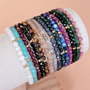Bracelet artisanal en pierres semi-précieuses de 4 mm avec des entretoises dorées, bracelet délicat en pierre naturelle, cadeau d'amitié pour femmes - Product Image 1