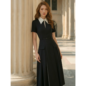 เดรสสีดำสำหรับผู้หญิง พร้อมส่ง ดีไซน์หรูหรา แขนสั้น คอปกสีขาว กระโปรงทรงเอ พิมพ์ลายจีบ เหมาะสำหรับใส่ทำงาน  ขั้นต่ำในการสั่งซื้อน้อย  ขายส่ง - Product Image 1