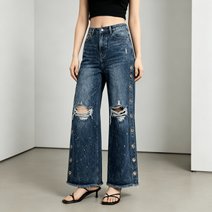 Jean déchiré taille haute à jambe large pour <span class=keywords><strong>femme</strong></span> avec œillets dorés et délavage acide intense - Product Image 2