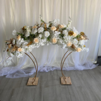 Composition florale décorative de mariage, roses blanches artificielles, hortensias, gypsophile, chemin de table pour la décoration de table de mariage