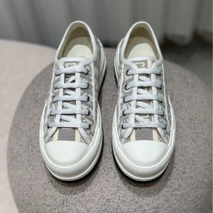 Giày thể thao thời trang nữ cổ điển có dây buộc, phối hợp hoàn hảo với đế dày thêu thêm - Product Image 1