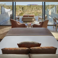Suite de glamping de luxe de qualité architecturale, tentes extérieures avec salle de bain, résistantes au vent de niveau 12.