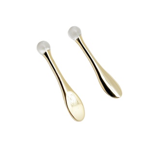 Spatola Cosmetica in Plastica Dorata per Cura della Pelle, Cucchiaio per Crema Viso e Maschera Facciale - Product Image 1