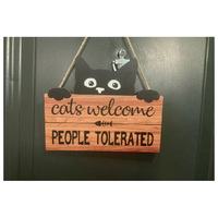 Panneau de bienvenue pour chat, chats Bienvenue aux gens tolérés Kitty Kitten Footprint Plaque en bois, 10X11 pouces Black Cat Wall Decor