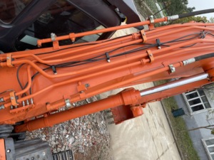 Excavatrice ZX200-3 Hitachi d'occasion d'origine avec une capacité de godet de 0,8 m³ poids en ordre de marche de 20 tonnes pneus bien entretenus en stock - Product Image 6