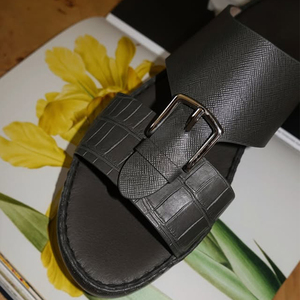 Sandales de luxe italiennes en cuir véritable de qualité supérieure avec pièces métalliques personnalisées, fabricant de chaussures arabes, pantoufles pour les vacances à la plage du Golfe - Product Image 2