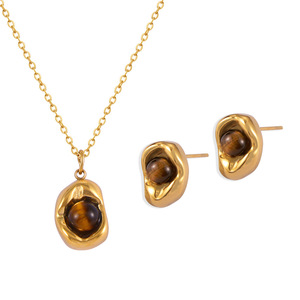 Ensemble collier et boucles d'oreilles pour femme moderne en acier inoxydable plaqué or 18 carats avec pendentif en pierre naturelle serti clos, idéal pour le quotidien - Product Image 5