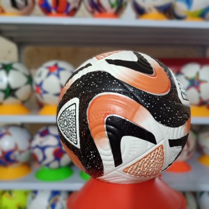 Ballon de football professionnel de haute qualité taille 5 en cuir thermocollé pour l'entraînement sportif en extérieur, personnalisable - Product Image 6