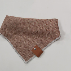 Vente en gros de bandanas en tissu doux avec clip logo personnalisé sur le collier ensemble de bandanas écharpe pour accessoires pour chiens - Product Image 2