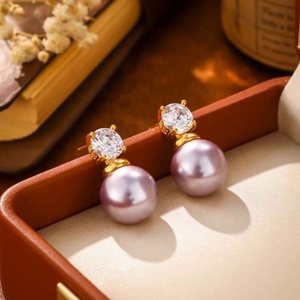 Boucles d'oreilles tendance en cuivre plaqué or avec zircon français et perles, style géométrique, parfaites pour les femmes, cadeau de luxe - Product Image 2