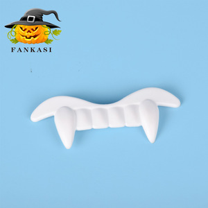 Colmillos de Vampiro Falsos de Plástico Blanco para Disfraz de Halloween, 2 Piezas, Marca Fankasi - Product Image 5