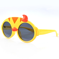 Lunettes de soleil pour enfants unisexes en TPEE, motif vache amusant, bleu noir, lunettes de soleil de fête de dessin animé, montures blanches rouges jaunes, lunettes de soleil pour enfants mignonnes et tendance