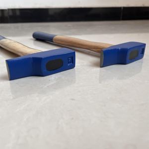 <span class=keywords><strong>Marteau</strong></span> <span class=keywords><strong>menuisier</strong></span> de type français avec manche en <span class=keywords><strong>bois</strong></span> forgeage machiniste <span class=keywords><strong>MARTEAU</strong></span> - Product Image 4