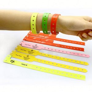 Pulsera de Identificación de Vinilo PVC Resistente, Fabricada en China, para Fiestas, con Logotipo Personalizado - Product Image 6