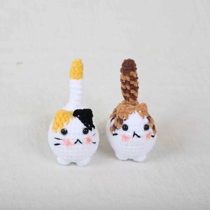 Porte-clés en peluche au crochet fait main, motif chien et fleur, avec clochette, ornement <span class=keywords><strong>de</strong></span> sac en <span class=keywords><strong>laine</strong></span> douce, portable, durable, cadeau <span class=keywords><strong>de</strong></span> festival - Product Image 1