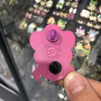Épingles de broche rose perle en métal personnalisé chien épingle en émail Logo métal artisanat perles tourbillons épinglette avec pochette en caoutchouc