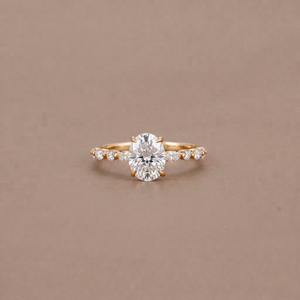 Bague de fiançailles classique en or jaune massif avec halo caché, diamant de laboratoire ovale taille E VVS2, certifié IGI, pour femme, à porter au quotidien - Product Image 1
