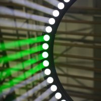 Anillo de Luz Cinético LED RGBW con Tres Motores + Un Haz de Luz DMX512 para Bares, Discotecas, DJ, Conciertos y Espectáculos