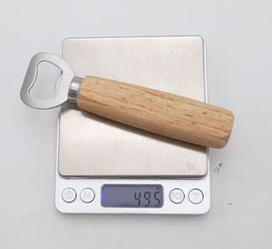 Abridor de Botellas de Cerveza Magnético de Lujo Personalizado de Fábrica con Mango de Madera de 15 cm - Product Image 3