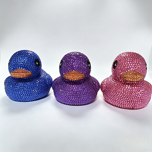 Juguete de Pato Flotante de Goma con Diamantes, Bonito y Seguro, de 2 Pulgadas, con Logotipo Personalizado, para la Hora del Baño del Bebé y Diversión en la Playa - Product Image 1