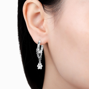 Nuevos aretes/pendientes de latón blanco con adorable diseño de pata de gato, diseño original y exclusivo, aretes modernos y versátiles - Product Image 5