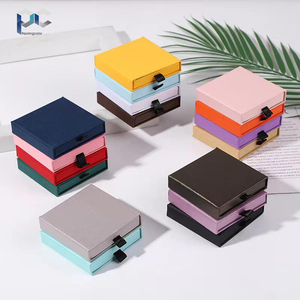 Caja de Embalaje de Joyería Personalizada 2025 con Relieve y Recubrimiento UV, Forro de Esponja, Reciclable, con Logotipo Personalizado, Caja de Regalo para Collares - Product Image 3