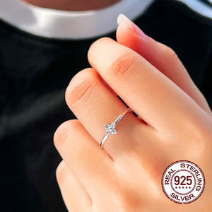 Elegante Anello di <span class=keywords><strong>Fidanzamento</strong></span> Ipoallergenico in <span class=keywords><strong>Argento</strong></span> Sterling 925 con Fiore Scintillante di Zirconi Cubici per Donna Matrimoni Anniversari - Product Image 5