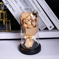 Nouvelle arrivée Saint Valentin Cadeau Acrylique Dôme Savon Rose Bouquet De Fleurs Ornements Fleur Préservée en Verre avec Lumière Led