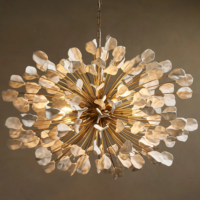Lustre en verre de Murano avec feuilles en céramique blanches disposées, structure en fer, éclairage LED, finition chrome/or, garantie de 3 ans