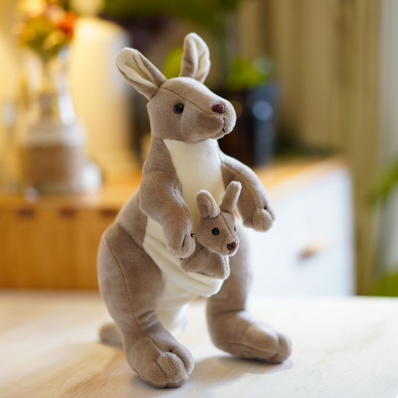 子供の贈り物のためのかわいいムンと赤ちゃんのカンガルー