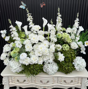 Personnalisez votre composition florale de 1M pour allée de mariage, avec lys Calla et hortensias à toucher réel, mélange vert et blanc, pour centre de table et décoration événementielle - Product Image 1