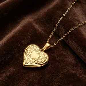 Collar Hecho a Mano con Colgante de Corazón Grabado y Foto Personalizada, Regalo de Cumpleaños para Mejor Amiga - Product Image 5